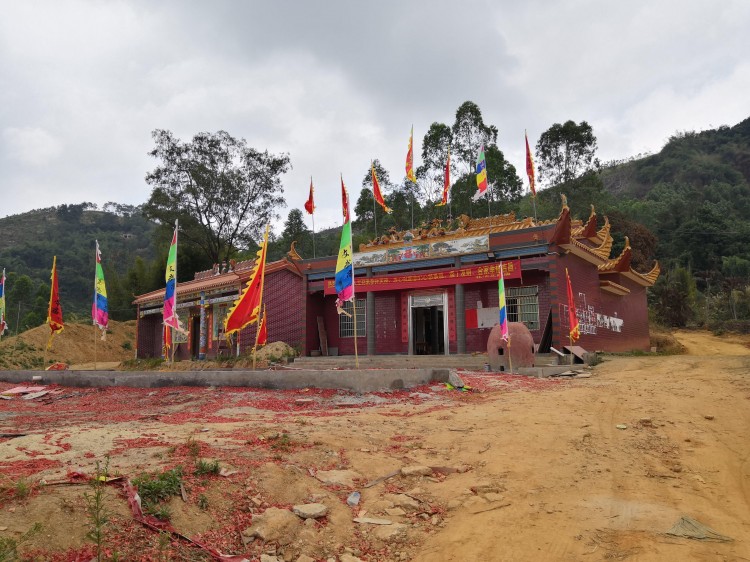 原来找个人就这么简单！打开微信隐藏功能按一下就可以知道对方的位置